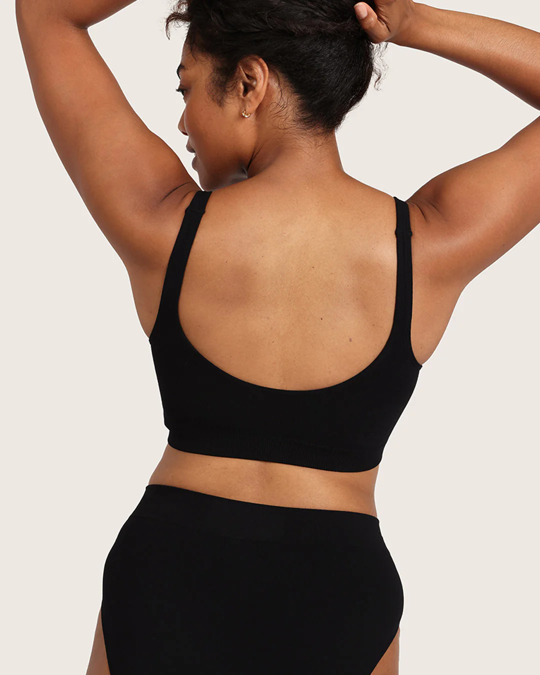 Seamfree Crop Bra - Black - Image 11
